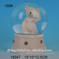 Globo de neve animal bonito da resina do urso